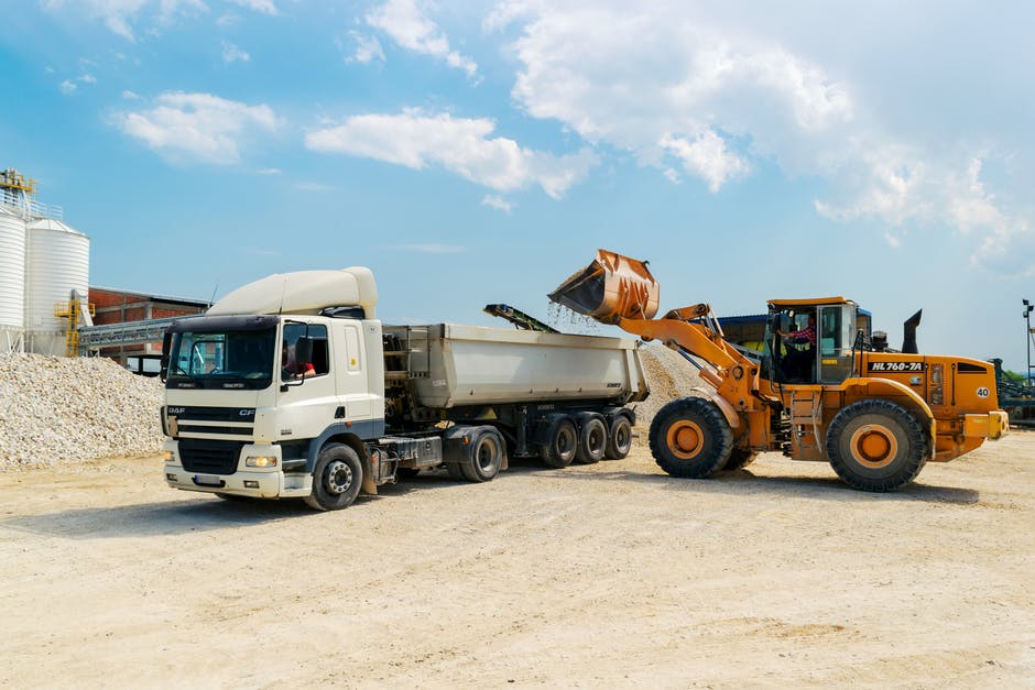 Top 3 Benefits Only Side Loader Trucks Can Provide